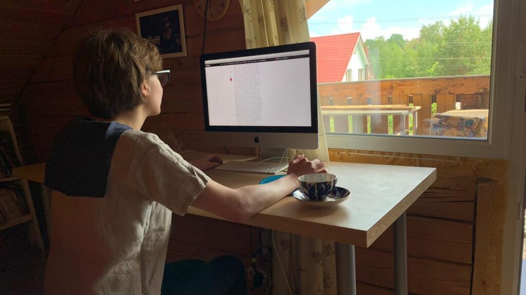 Viktoria s'est installée à 30 kilomètres de Moscou, dans la datcha familiale.