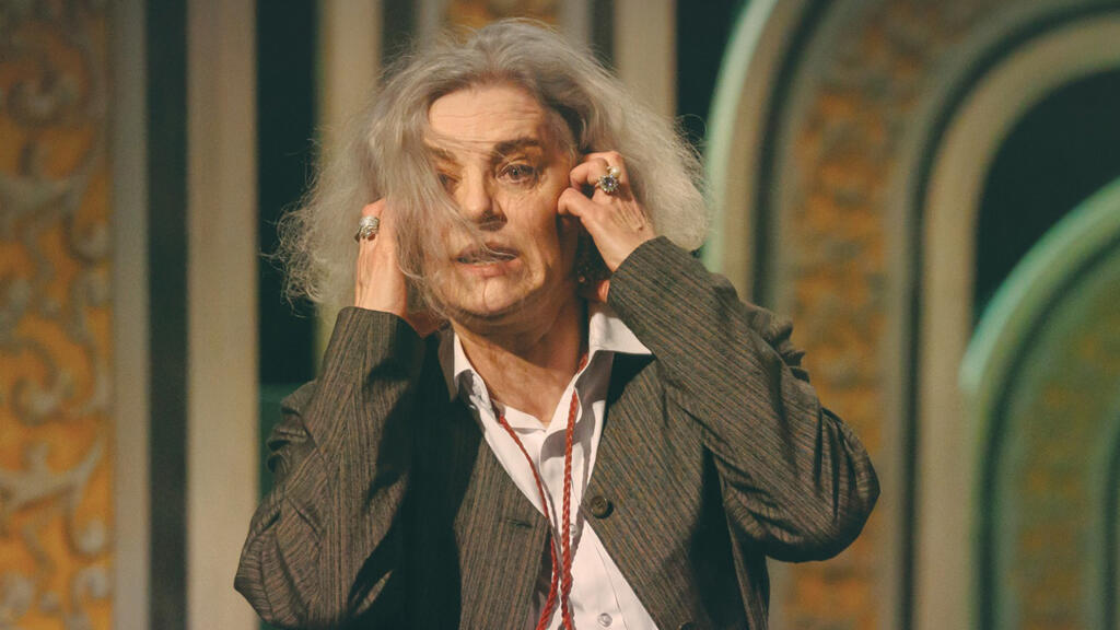 Teatrul Evreiesc, Păzit de Jandarmi la Premieră din Pricina Amenințărilor de pe TikTok