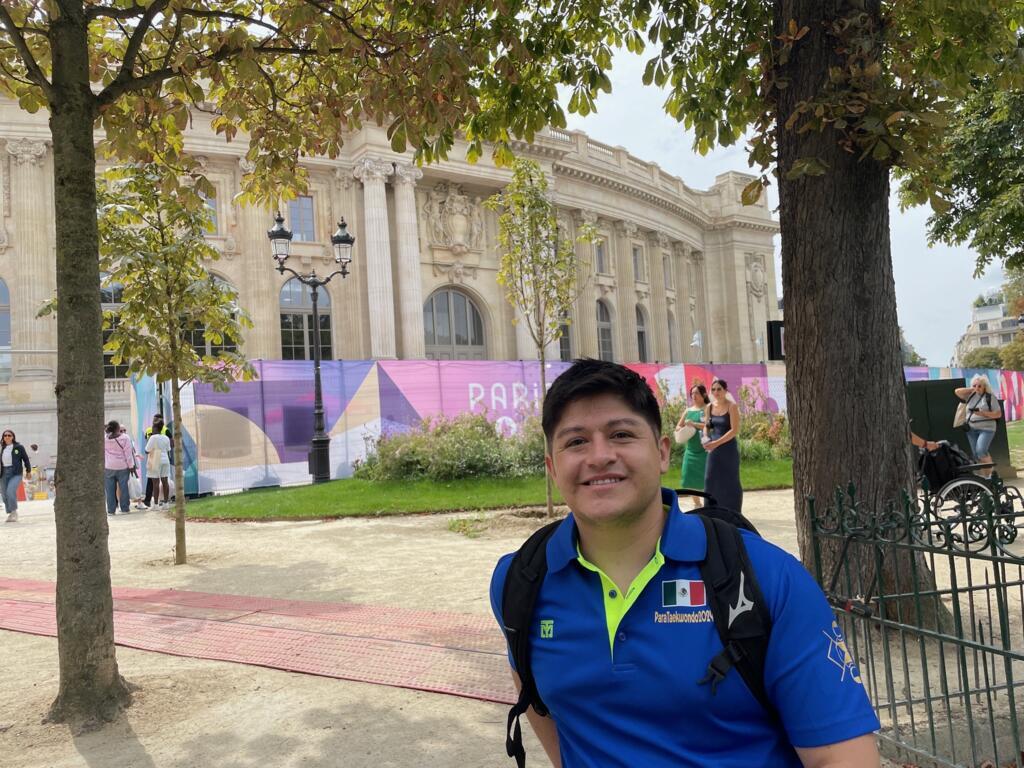 O paratenista de mesa mexicano Alam Gonzales, pela primeira vez na capital francesa, disse estar encantado com a experiência.