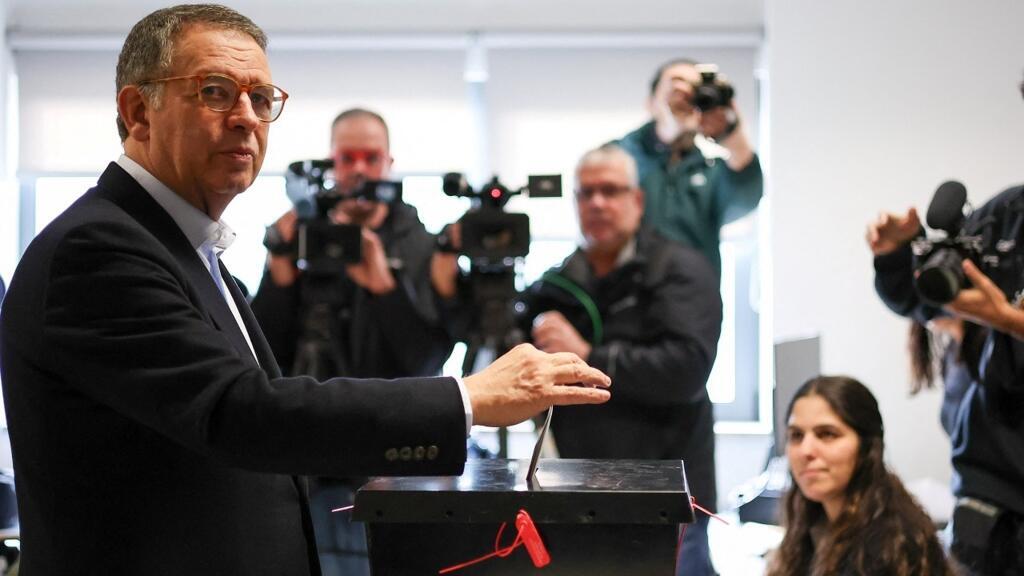 Présidentielle au Portugal: le socialiste Antonio José Seguro élu face au candidat d'extrême droite
