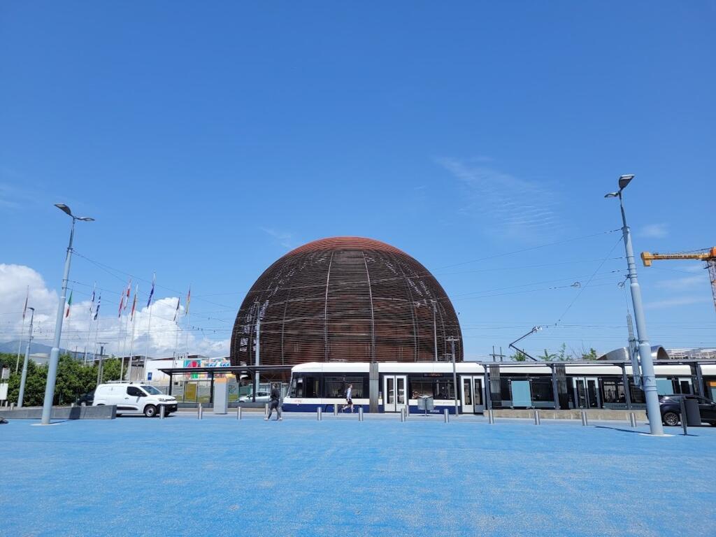 Vista da entrada do CERN (Organização Europeia para a Pesquisa Nuclear).