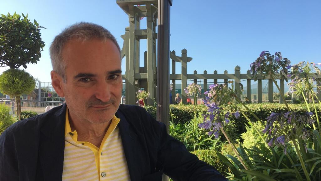 Le cinéaste français Olivier Assayas au 45e festival de Deauville, en France le 14 septembre 2019.