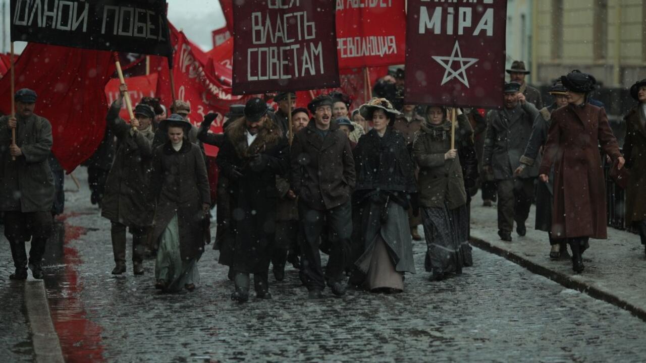 Революция 1917 мем. Не заметили революцию. Мемы про октябрьскую революцию. Фразы про революцию. Мемы про революцию 1917 года.