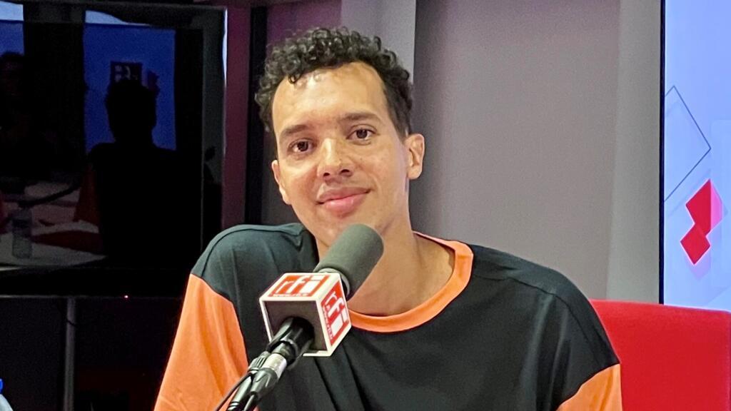 en studio à RFI (aout 2024)