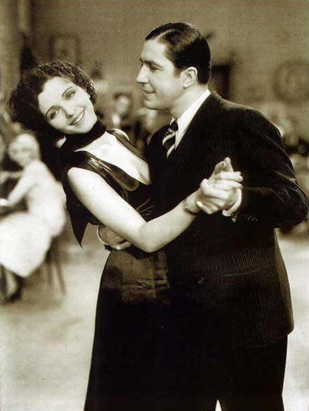 Carlos Gardel și Mona Maris în filmul Cuesta Abajo (1934)