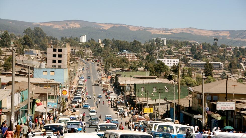 Ofisi ya Afya ya Jimbo la Sidama imesema kwenye Facebook siku ya Jumapili jioni kwamba "ajali ya barabarani imegharimu maisha ya watu 66 hadi sasa," bila kutoa maelezo zaidi. Jimbo la Sidama liko takriban kilomita 300 kusini mwa mji mkuu Addis Ababa.