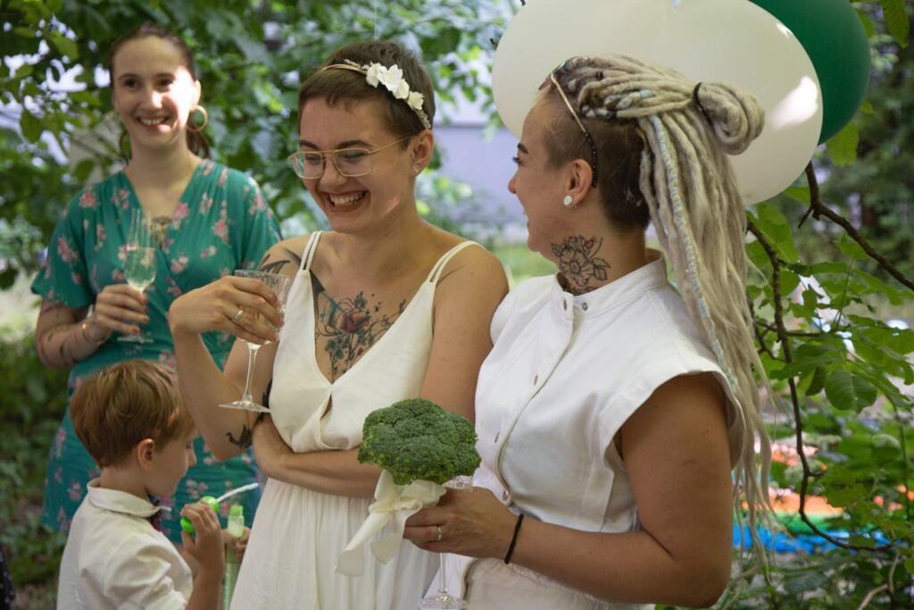 Колишня продюсерка з Києва Олександра Нестерова та майстер тату і вчителька Маркета Ровенска - подружжя