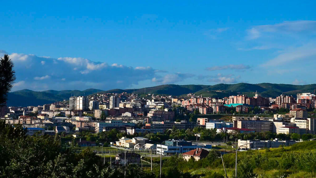 À la Une: municipales au Kosovo, la bataille de Pristina