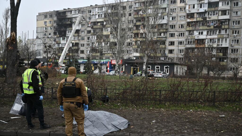 Ukraine: une attaque de drones russes fait deux morts et treize blessés à Kiev
