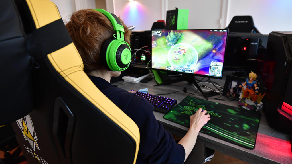 Un joueur de l'équipe esport Vitality s'entraîne, le 16 janvier 2019, à Berlin avant le championnat européen de League of Legends, le jeu de référence dans l'esport.