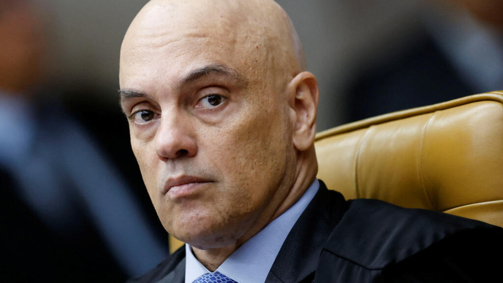 O ministro do Supremo Tribunal Federal (STF) Alexandre de Moraes retirou o sigilo do relatório da Polícia Federal sobre o "inquérito do golpe", que apura a tentativa de um golpe de Estado em 2022, no fim do governo Jair Bolsonaro.