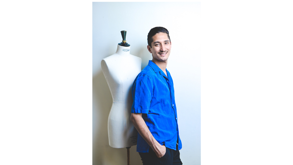 Sami Nouri, réfugié afghan, devient styliste, et crée son propre atelier de couture à Paris.