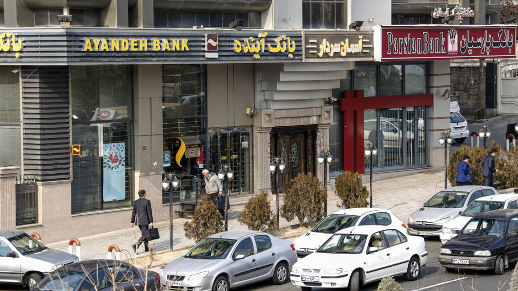 Iran: la banque Ayandeh, l'une des plus grandes banques privée du pays, fait faillite