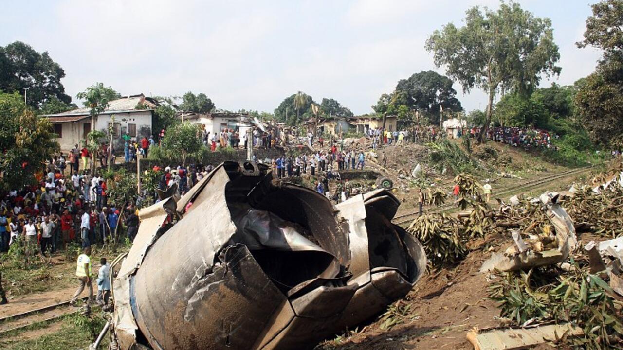 Crash aérien au CongoBrazzaville le bilan serait de 30 morts, une