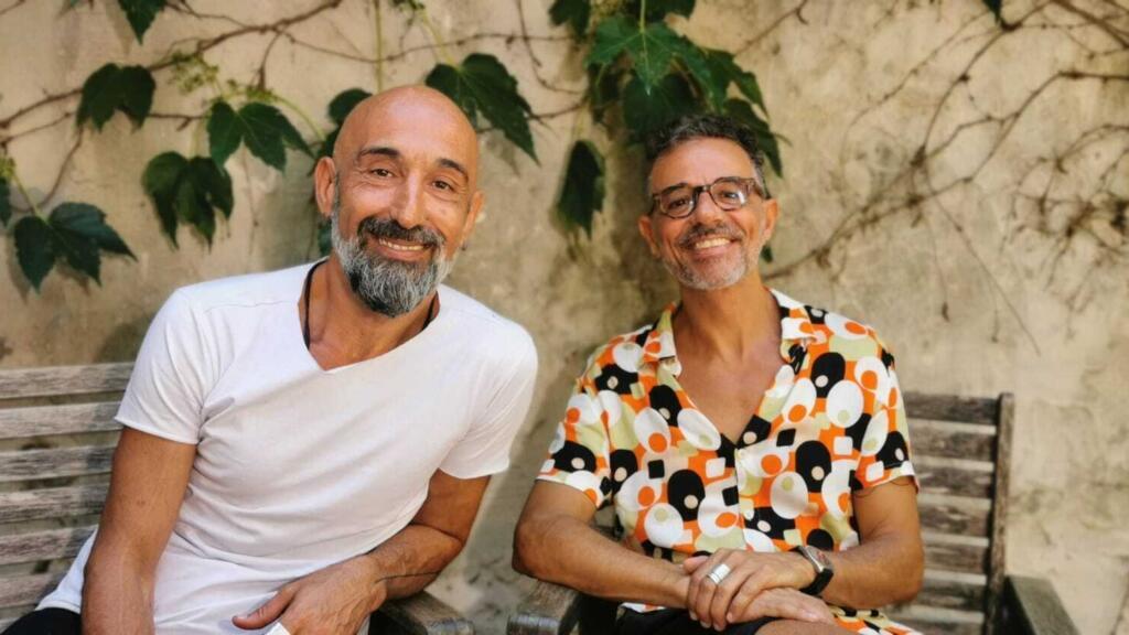Os atores e encenadores Artur Luanda Ribeiro e André Curti, co-fundadores há 25 anos da Cia Dos à Deux, durante entrevista à RFI no Festival de Avignon, no sul da França.
