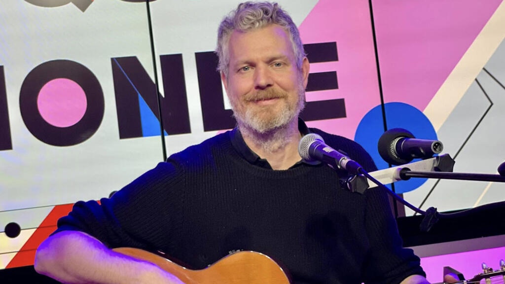 Matt Elliott à RFI.
