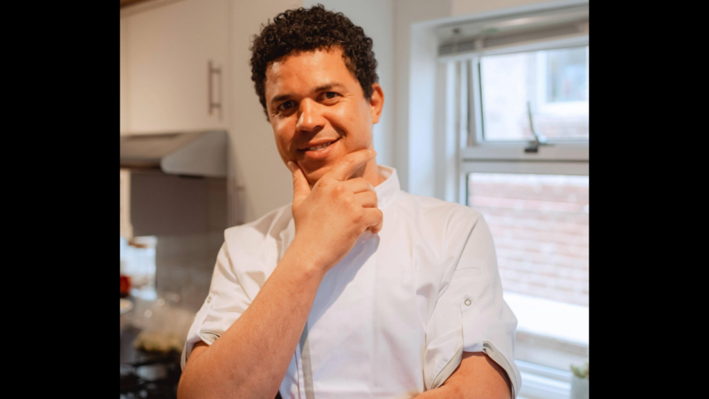 O chef de cozinha mineiro Jefté Alves do Couto pilota o restaurante Vêjé em Nice, no sul da França.