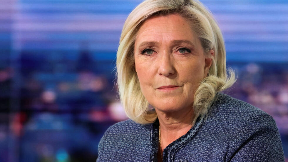 Bà Marine Le Pen, lãnh đạo đảng cực hữu Pháp Tập Hợp Dân Tộc, trả lời phỏng vấn trên kênh truyền hình tư nhân TF1 tối 31/03/2025.