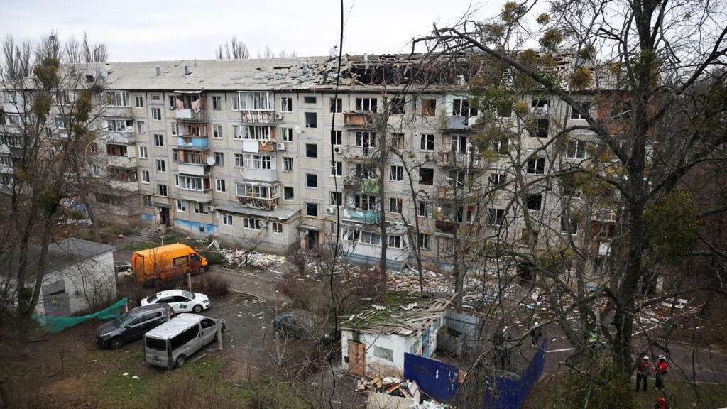 Emergency responders work at the site of a Russian drone strike on an apartment building, amid Russia’s attack on Ukraine, in Kyiv, Ukraine December 23, 2025. REUTERS/Thomas Peter