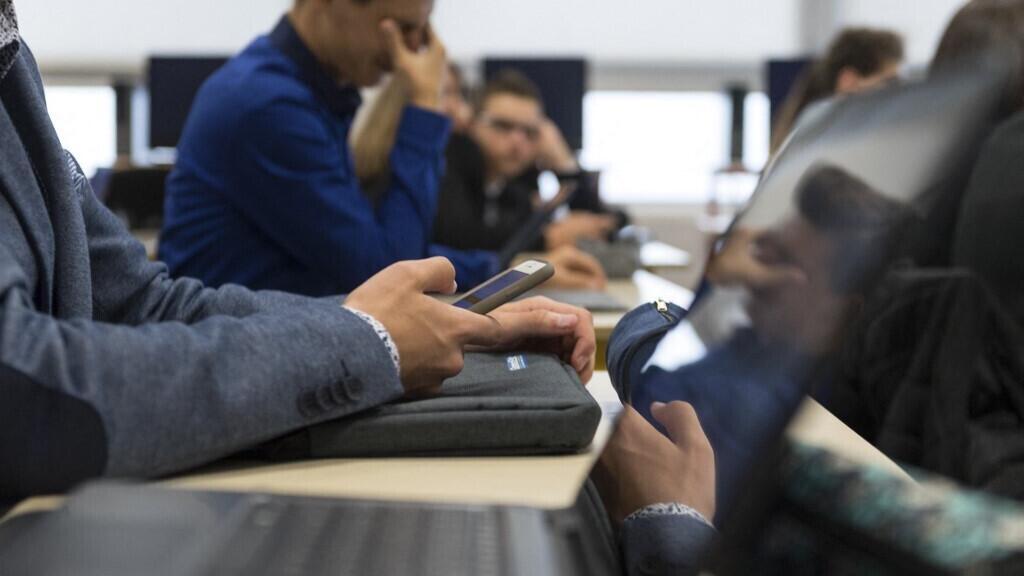 «Ca ne va rien changer»: un projet de loi pour limiter l'exposition des adolescents aux écrans