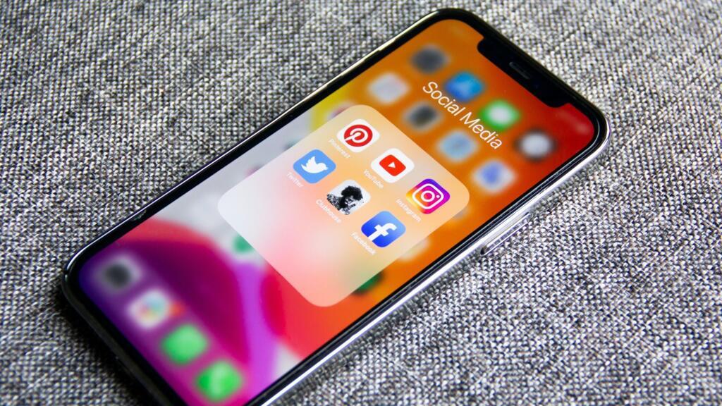 Télévision, radio, réseaux sociaux, podcast, presse écrite, notifications... difficile d’échapper à l’actualité.