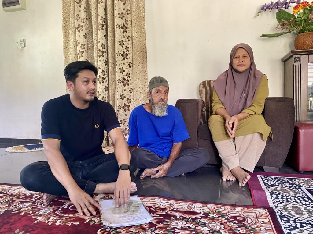 Razali, Zakaria et leur fils Mohammad à Kampung Cherating, à 50km de Kuantan.