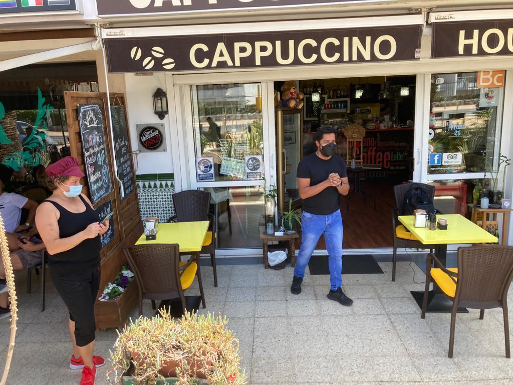Fernando, responsable du Cappuccino House, à Maspalomas.
