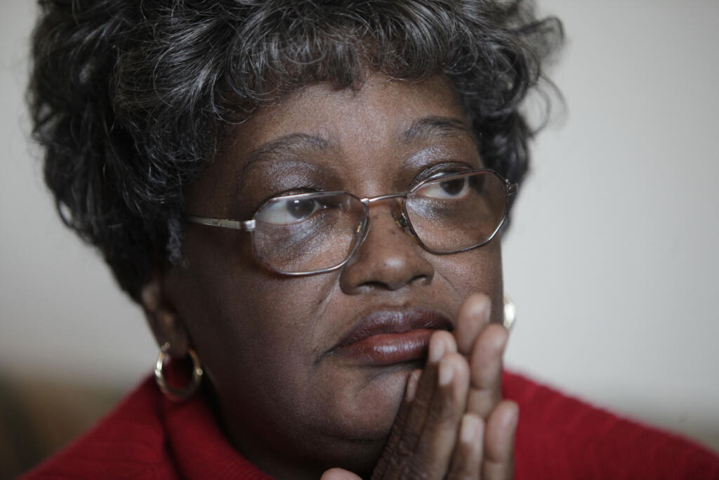 Claudette Colvin évoque les lois de ségrégation des années 1950 lors d’une séance photo, le jeudi 5 février 2009, à New York.