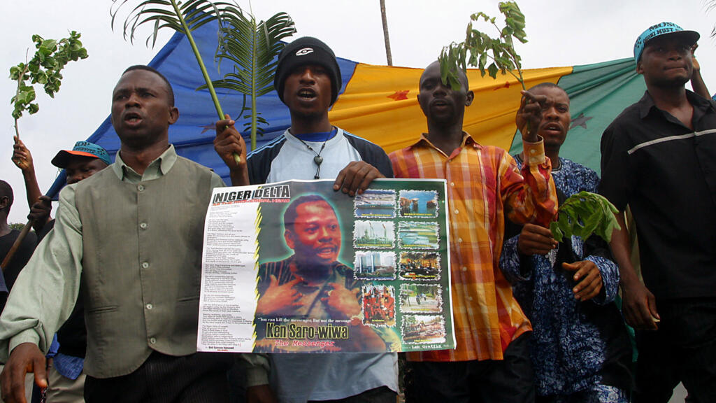 Manifestation, le 10 novembre 2005 en hommage à Ken Saro-Wiwa, exécuté en 1995, par le régime du président général Sani Abacha, à Port Harcourt (Nigeria).