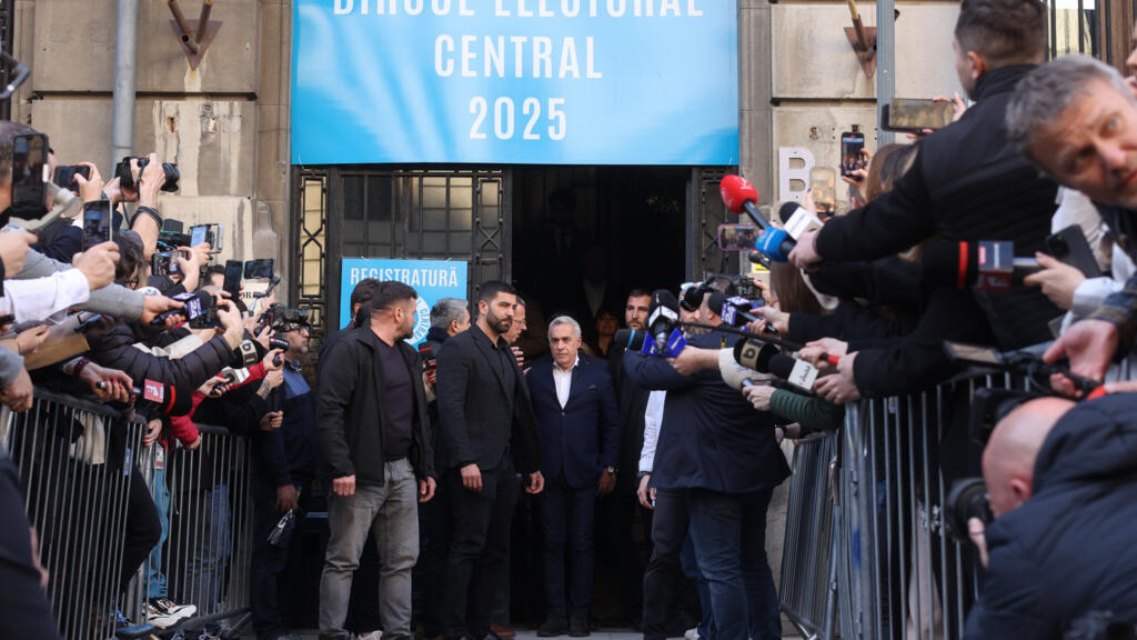 "Se caută un alt bidon în care să verse voturile pentru alegerile din mai" (Interviu )