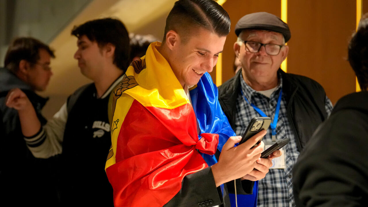 Élections en Moldavie: le PAS pro-européen en tête, le Bloc patriotique pro-russe en seconde position