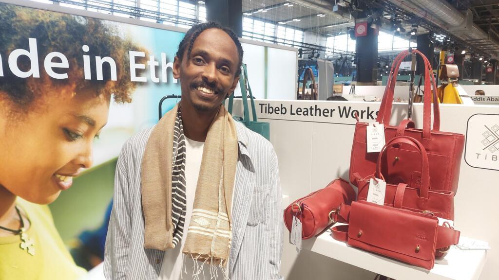 Milki Aberra, patron de Tibeb Leather Works, est venu au salon Who's next de Paris début septembre pour trouver des clients.