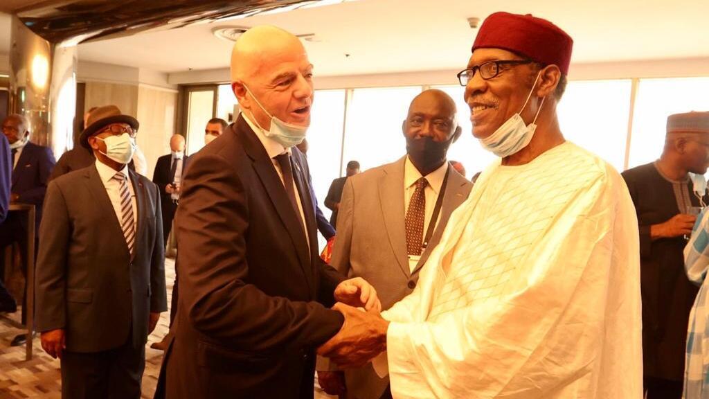 La suspension d&rsquo;Issa Hayatou, ex-patron du foot africain, annul&eacute;e par le TAS