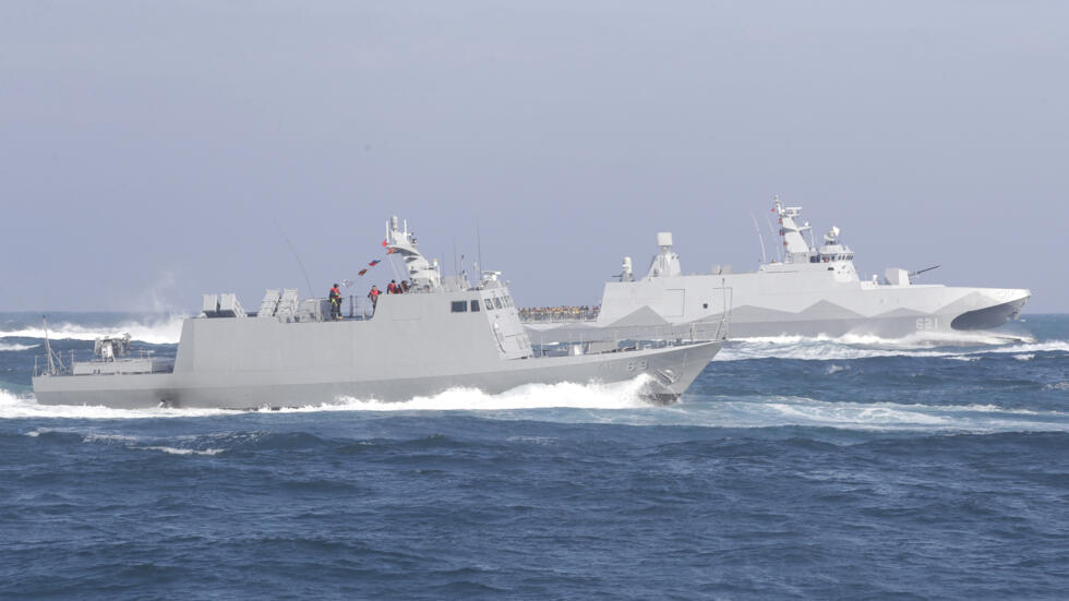 A Taiwan's domestically made Tuo Chiang patrol ship, right, and a Kuang Hua VI-class missile boat are seen during a simulated attack drill off Kaohsiung City, southern Taiwan, Thursday, Jan. 9, 2025.