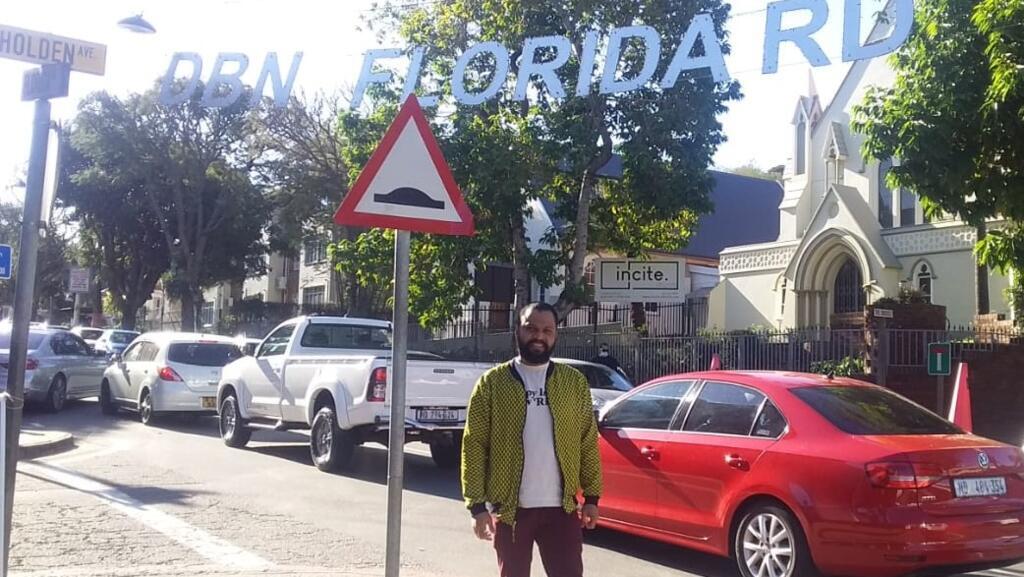 O visto no passaporte do David inicialmente o permite ficar na África do Sul por três meses. Mas a primeira viagem internacional dele tem sido tão produtiva que já faz planos para estender a autorização e passar mais tempo no país, conhecendo mais o povo zulu, sem ficar preso a qualquer esteriótipo.