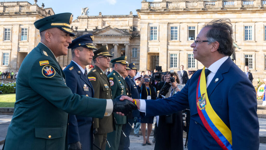 Gustavo Petro assumiu a presidência na Colômbia no domingo (7), prometendo reformas ambiciosas ao país. 
