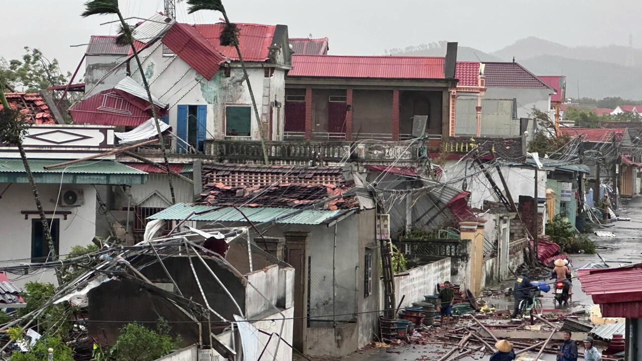 Vietnam: le typhon Bualoi fait plusieurs morts et des disparus