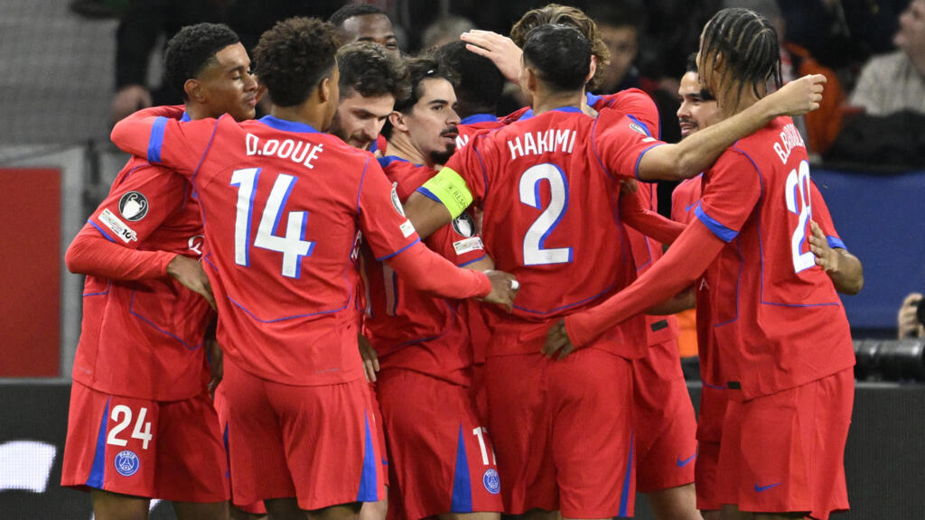 Ligue des champions: le Paris Saint-Germain et le FC Barcelone se baladent