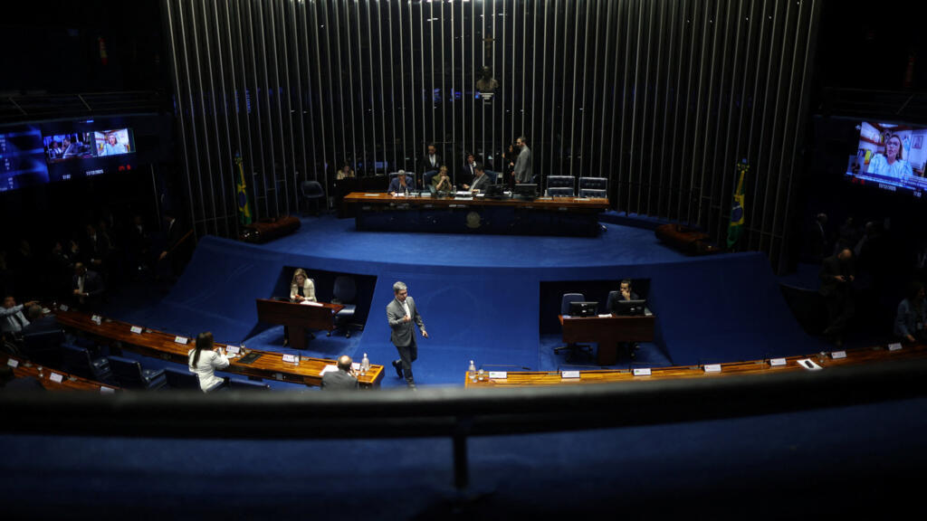 Brésil: le Congrès approuve une loi pour réduire la peine de l’ex-président Bolsonaro, un veto de Lula attendu