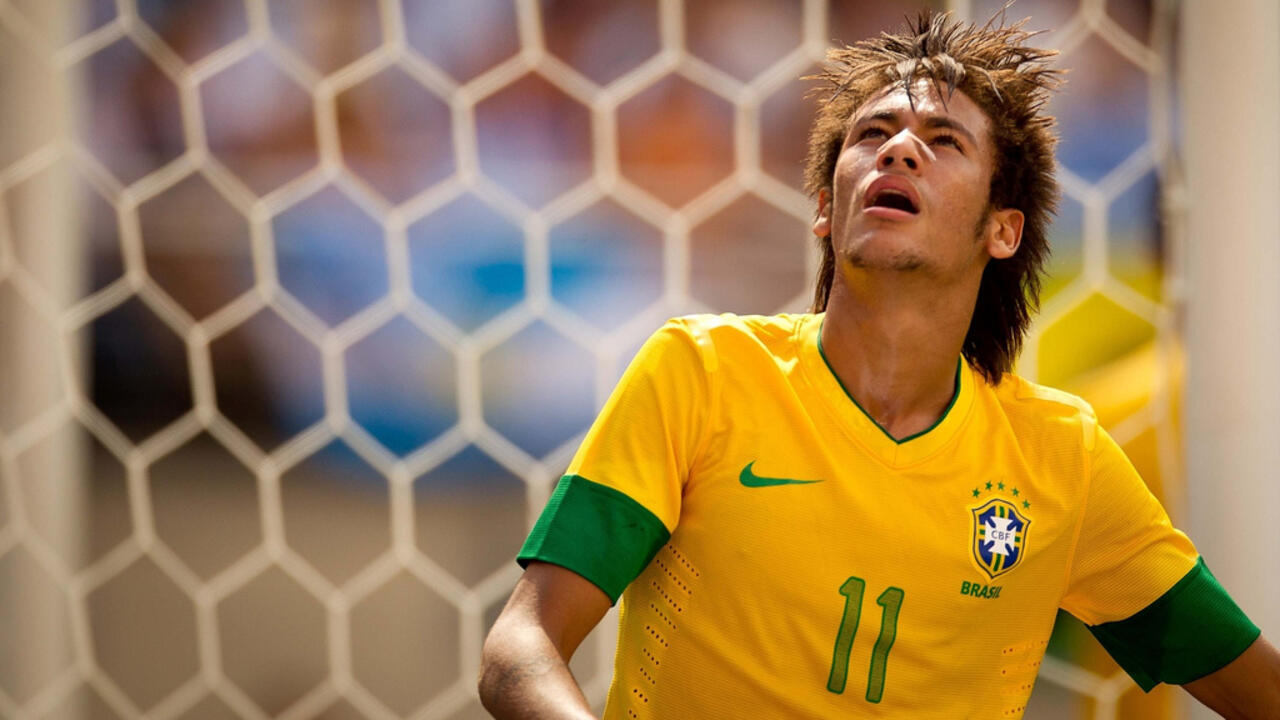 Neymar é o único brasileiro a disputar prêmio Bola de Ouro da Fifa/France Football