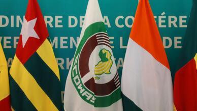 Les drapeaux des pays membres de la Cédéao lors d'un sommet de l'organisation à Accra, au Ghana, le 3 février 2022.