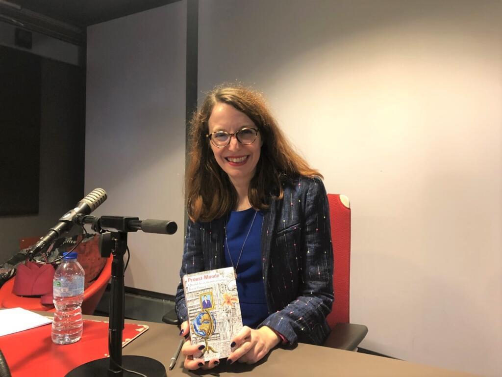 L'éditrice Blanche Cerquiglini en studio à RFI (novembre 2022)