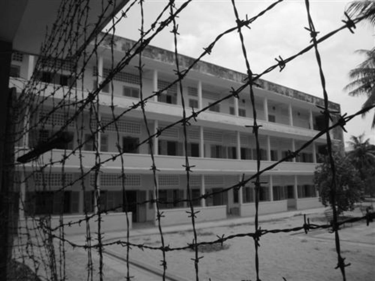 គុក​ទួលស្លែង ទី​ដែល​អ្នក​ចូល​ហើយ មិន​អាច​មាន​ជីវិត​ចេញ​វិញ