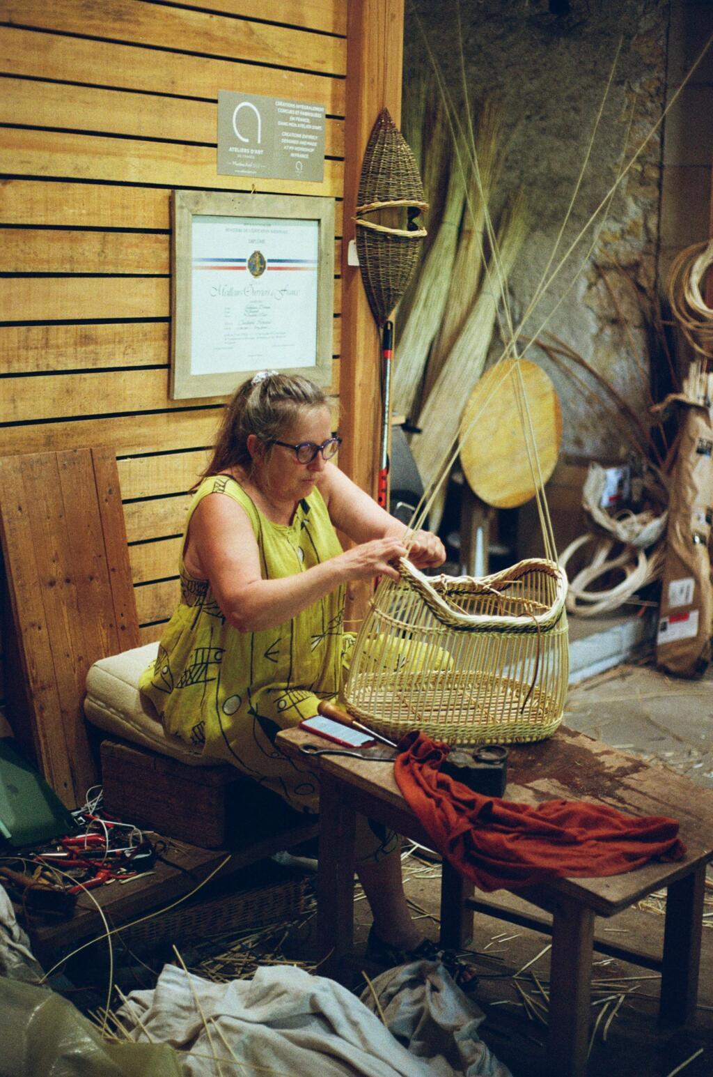 Catherine Romand dans son atelier