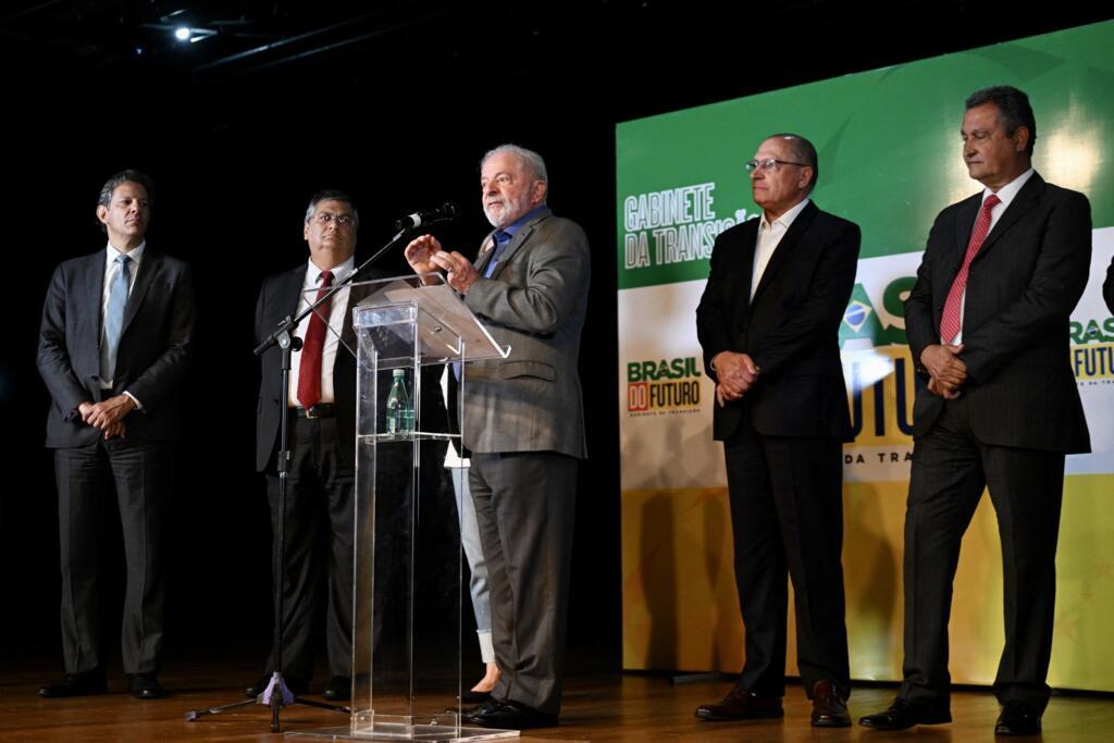 Presidente eleito Luiz Inácio Lula da Silva anunciou, em 9 de dezembro, Fernando Haddad no Ministério da Fazenda. 