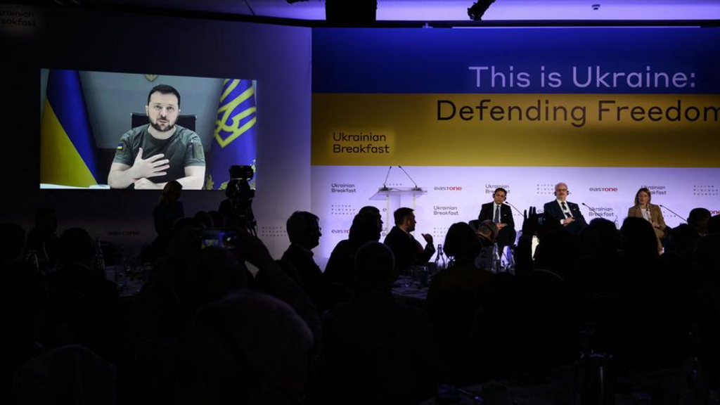 Le président ukrainien Volodymyr Zelensky en visioconférence au forum économique de Davos en Suisse
