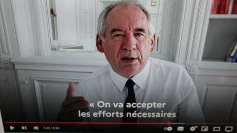 Vue du premier épisode de la chaîne YouTube « FB Direct » du Premier ministre français, François Bayrou, sur le budget, le jour de son lancement, à Paris, le 5 août 2025.