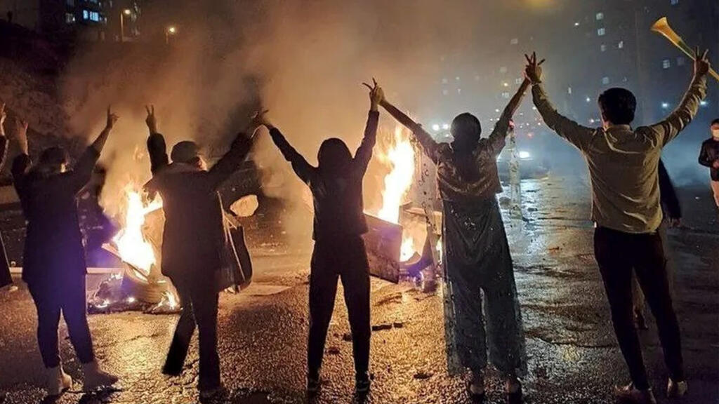 La résistance en chantant et en dansant en Iran.