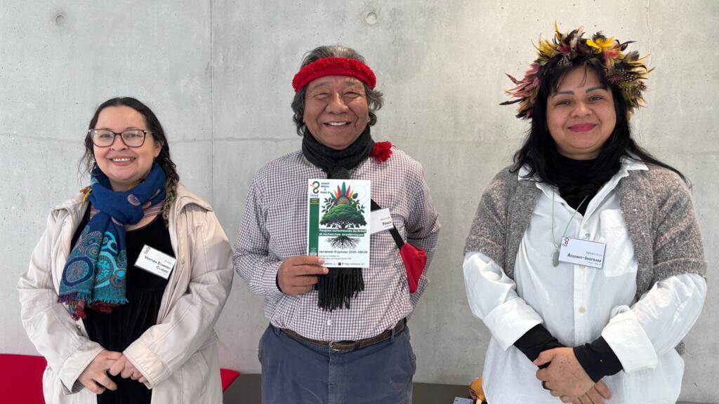 Da esquerda para a direita, os doutorandos Sandra Terena, Anastácio Peralta e Maristela Aquino, em Paris (31/01/25).