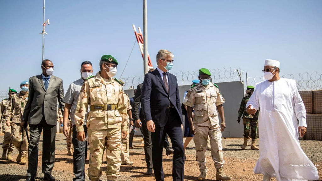 Jean-Pierre Lacroix lors d'une visite au Mali le 22 janvier 2021
